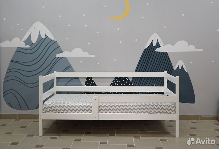 Детская кровать из массива
