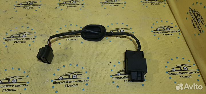 Реле управления бензонасосам Volkswagen Passat B6