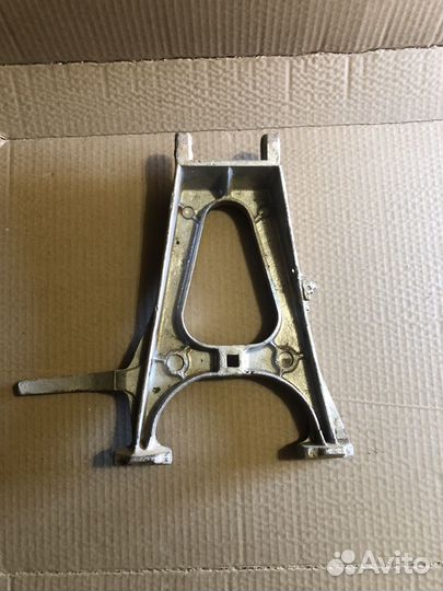 Центральная подножка Турист