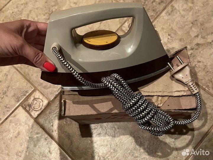 Утюг новый советских времен с коробкой