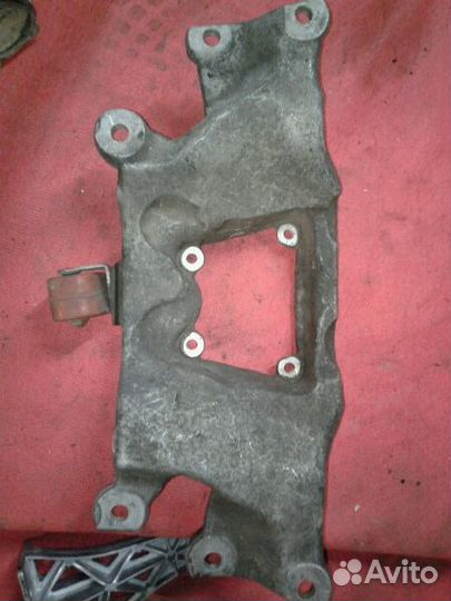 Audi A6 C6 4F траверса Ауди 4F0399263K кронштейн А