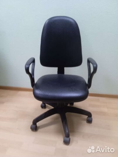 Компьютерное кресло 