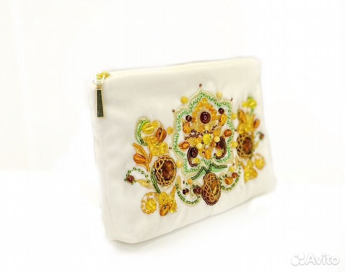 Косметичка с янтарем и бисером