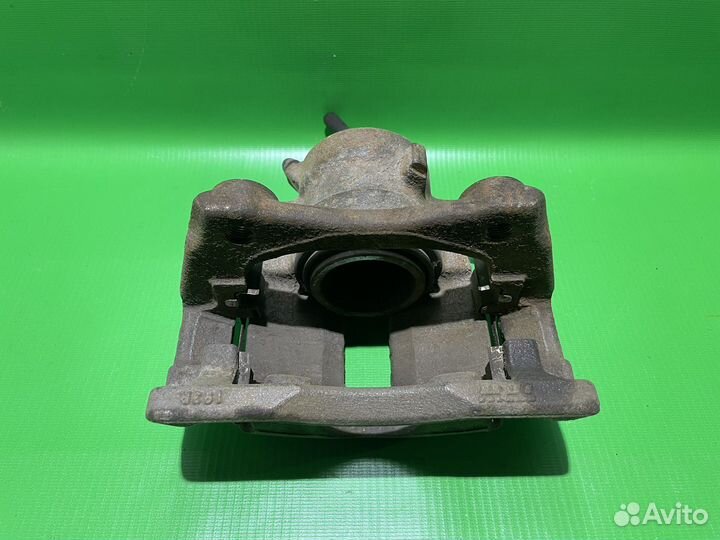 Суппорт передний левый Nissan Almera G15