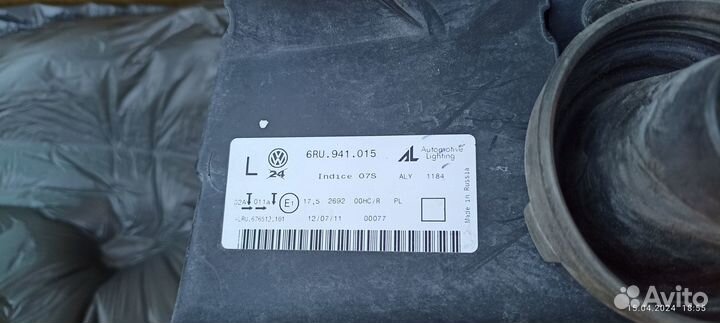 Фары на WV polo 2011