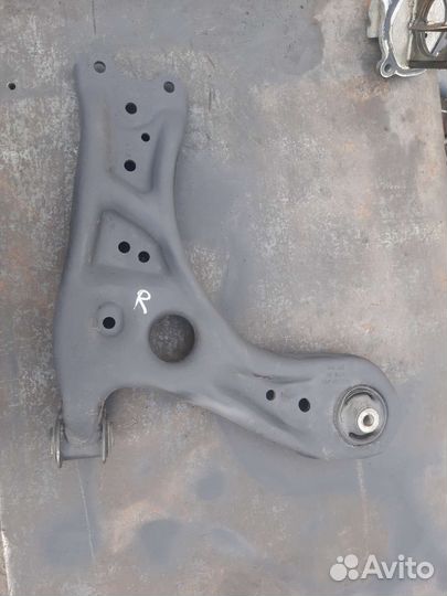 Рычаг передний Skoda Fabia 2