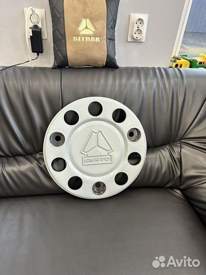 Колпак sitrak переднего колеса