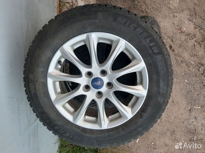 Литые диски Ford R16 на зимней резине Michelin