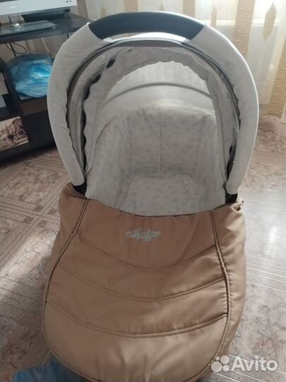 Коляска 3 в 1 с автолюлькой