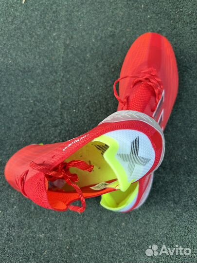 Футбольные бутсы adidas