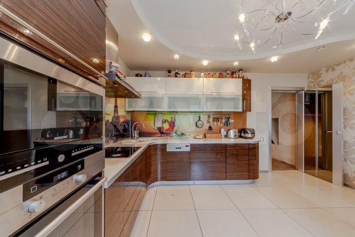 Дом 251 м² на участке 12 сот.