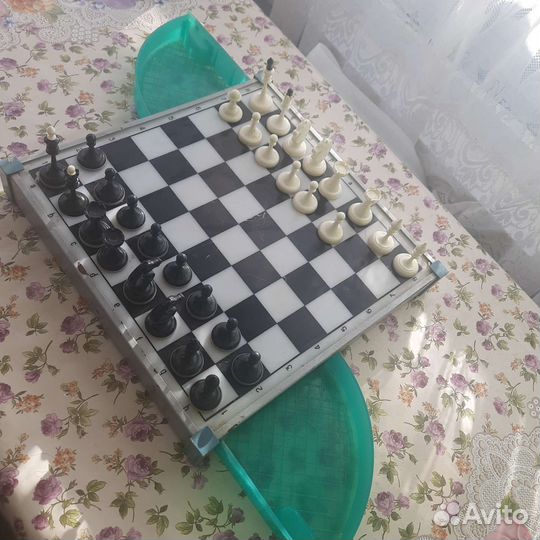 Шахматы неполный набор и доска