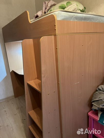 Детская кровать чердак со столом и шкафом бу