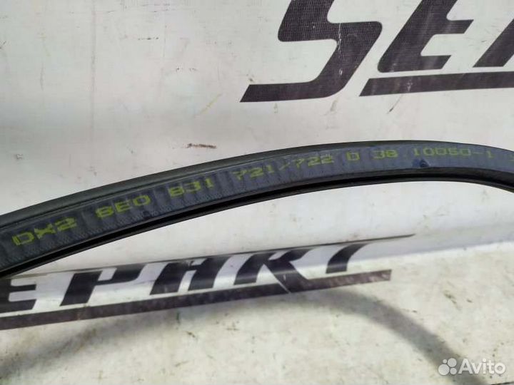 Уплотнитель двери передний правый Audi A4 B7 2.0