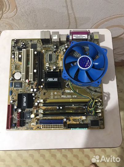 Материнская плата с процессором и памятью