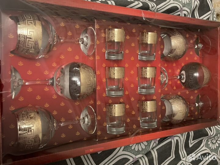 Набор хрустальных фужеров и рюмок