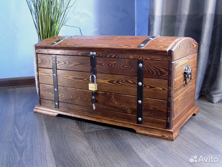 Сундук деревянный
