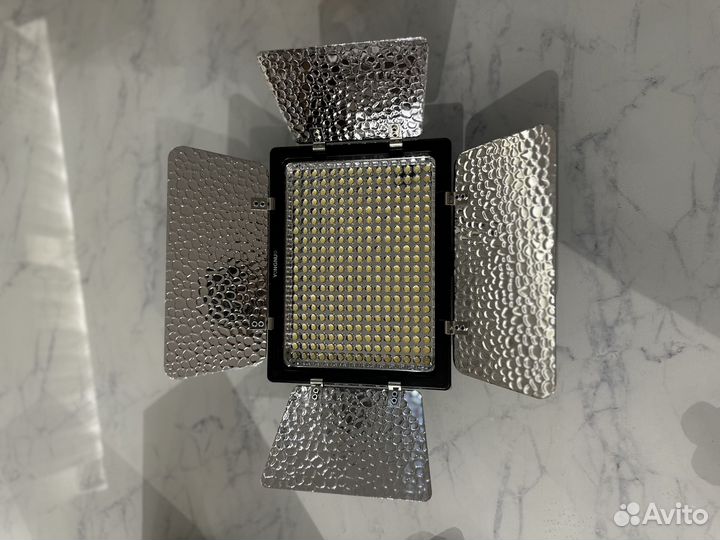 Прожектор светодиодный yongnu YN-300 III