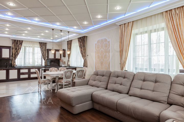 Коттедж 377 м² на участке 9 сот.