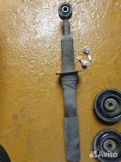 Амортизатор передний б/у Прадо 120