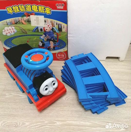 Игрушка для мальчика паровоз с рельсами