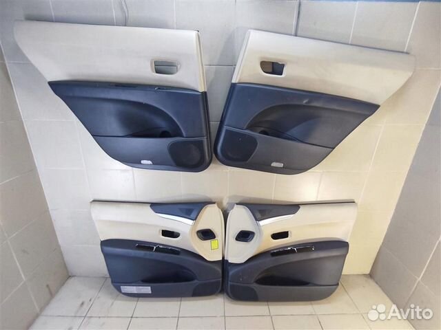 Обшивки дверей комплект Subaru Tribeca WX 2008