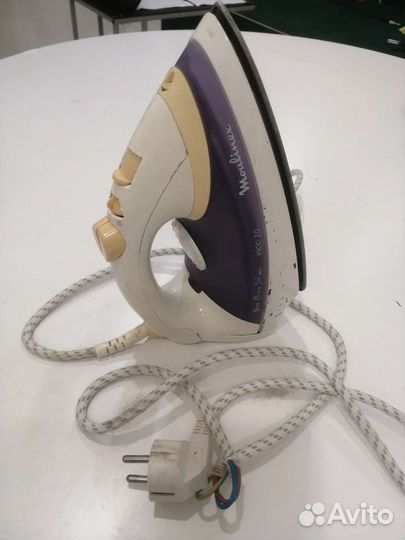 Утюг с отпаривателем
