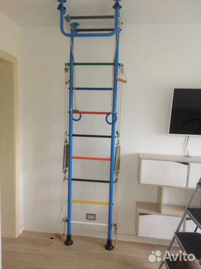 Люстра + настольная лампа и шведская стенка