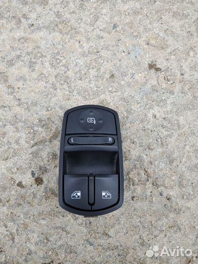 Блок управления стеклоподъемниками Opel Corsa D