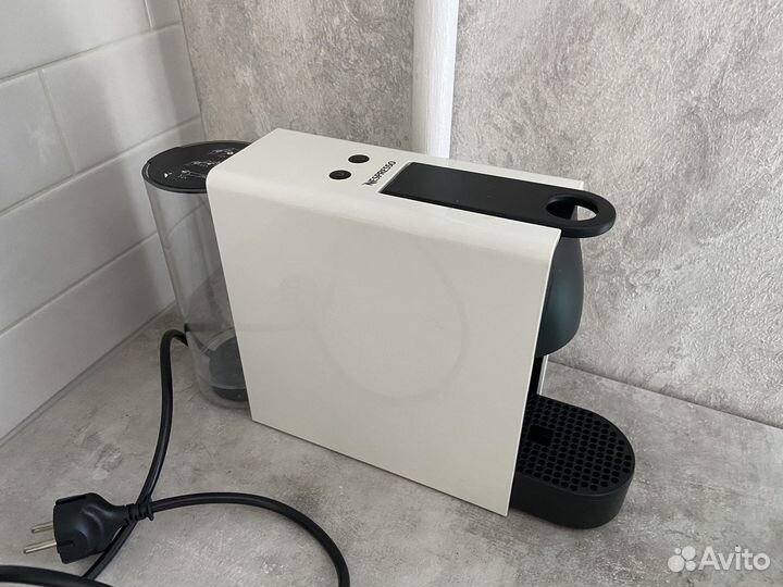 Кофемашина nespresso essenza mini