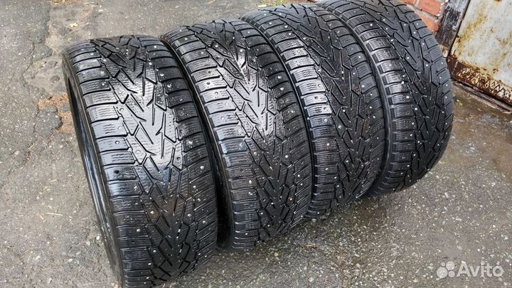 Nokian Tyres Hakkapeliitta 7 215/50 R17 T