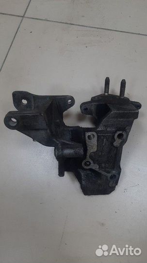 Кронштейн двигателя правый Mitsubishi Lancer