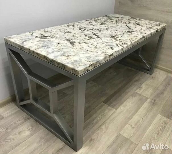 Журнальный, письменный столик