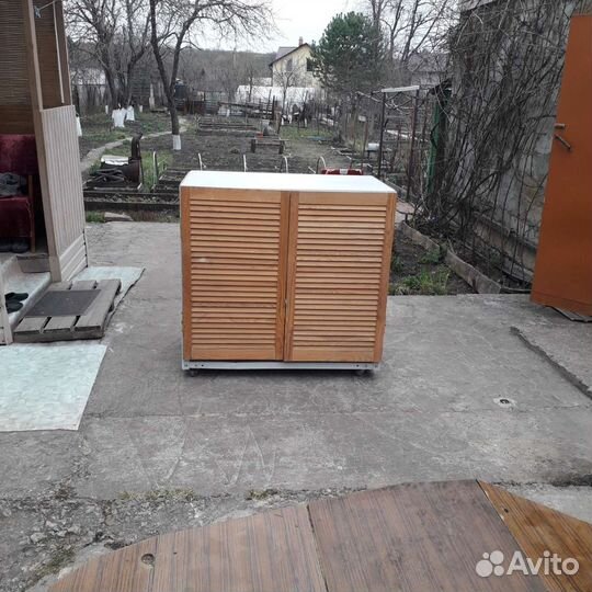 Тумба на колесиках