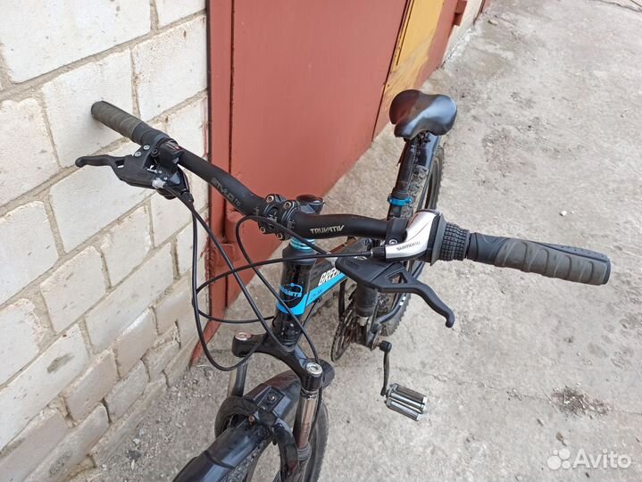 Велосипед на литых дисках 26 дюймов