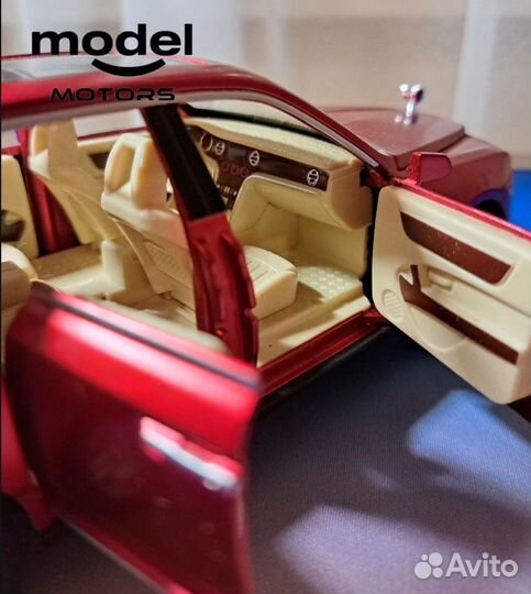 Модель Rolls-Royce Cullinan 1:24