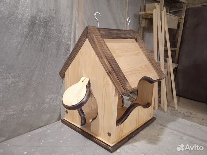 Кормушка для птиц из дерева