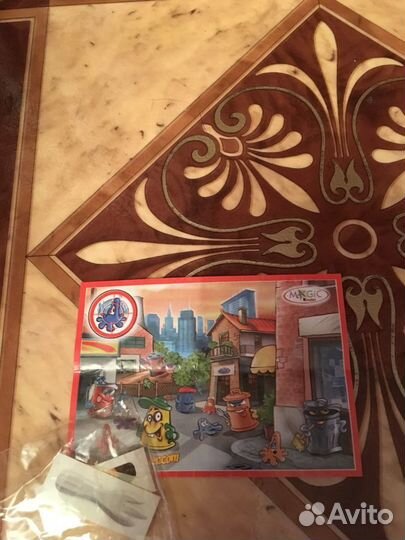 Много игрушек, смотрите все фото