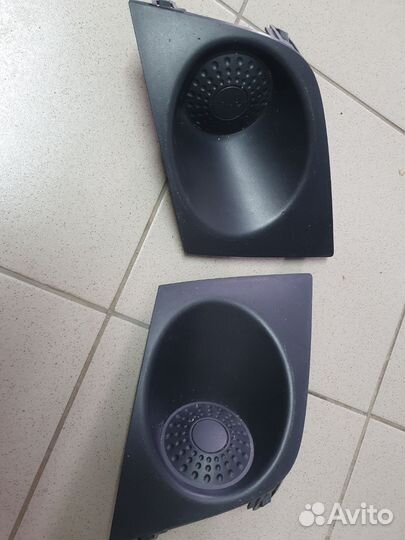 Накладка противотуманной фары Nissan Tiida C11