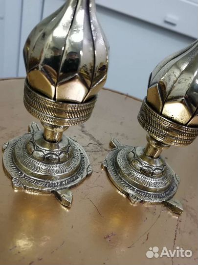 Подсвечники парные.(лотос) винтаж. бронза