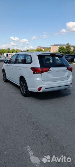 Mitsubishi Outlander, 2022