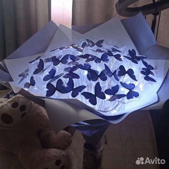 Букет из бабочек с подсветкой