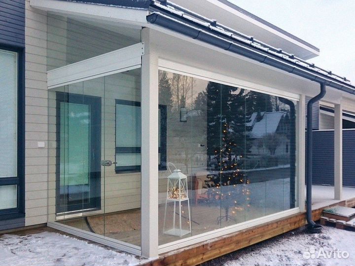 Безрамное остекление веранды террасы беседки