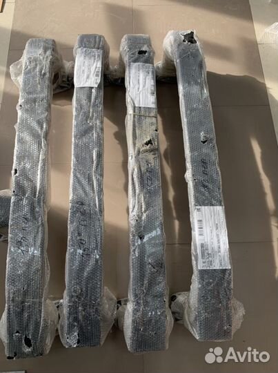 Усилитель переднего бампера Toyota Corolla e150