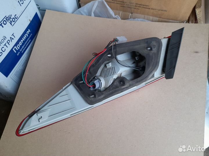 Задний левый фонарь