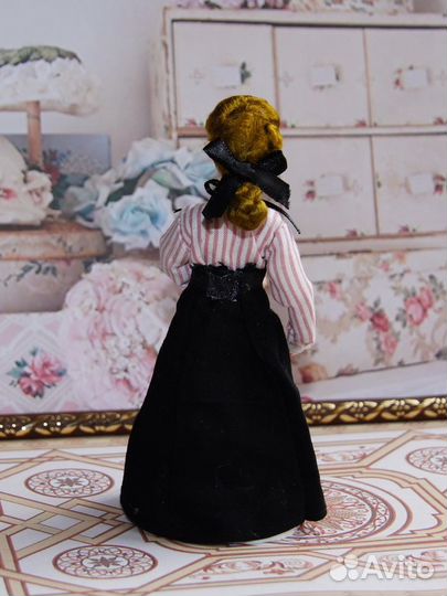 Кукла для кукольного дома