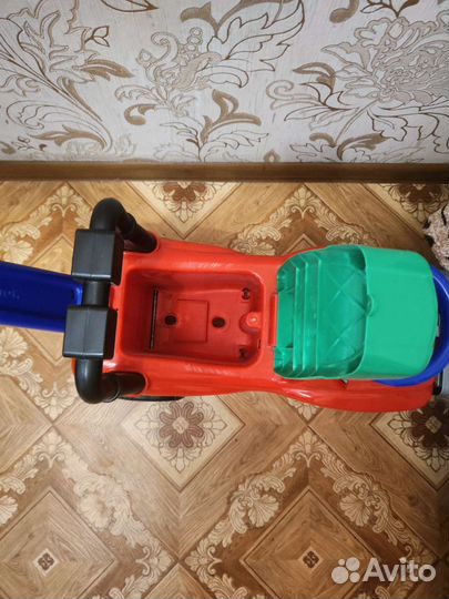 Детский автомобиль - каталка