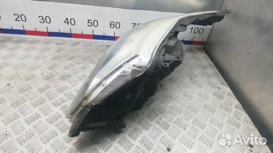 Фара правая toyota avensis T27 (YBE15MU01)