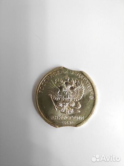 Монета 10 р с заводским браком