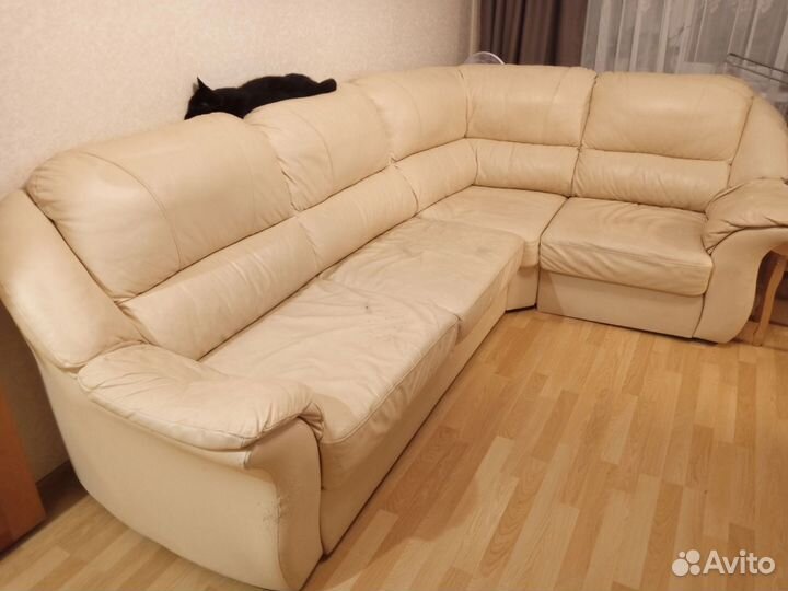 Кожаный угловой диван бу